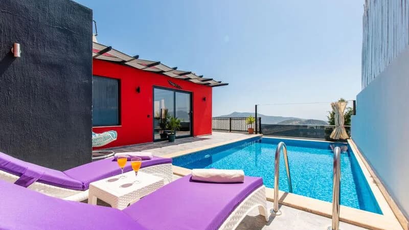 TY 109 Villa Red Night görsel 2