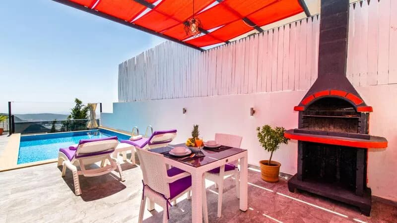 TY 109 Villa Red Night görsel 3