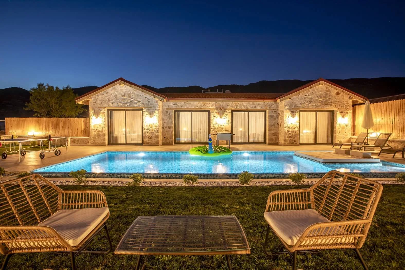 Kaş Sarıbelen'de Otantik Tasarımlı, Özel Havuzlu, Olanaklı Villa görsel 1