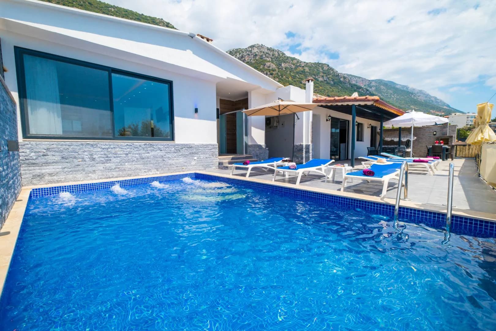 Kalkan Kördere'de Geniş Ailelere Uygun, Özel Havuzlu, Olanaklı Villa görsel 1