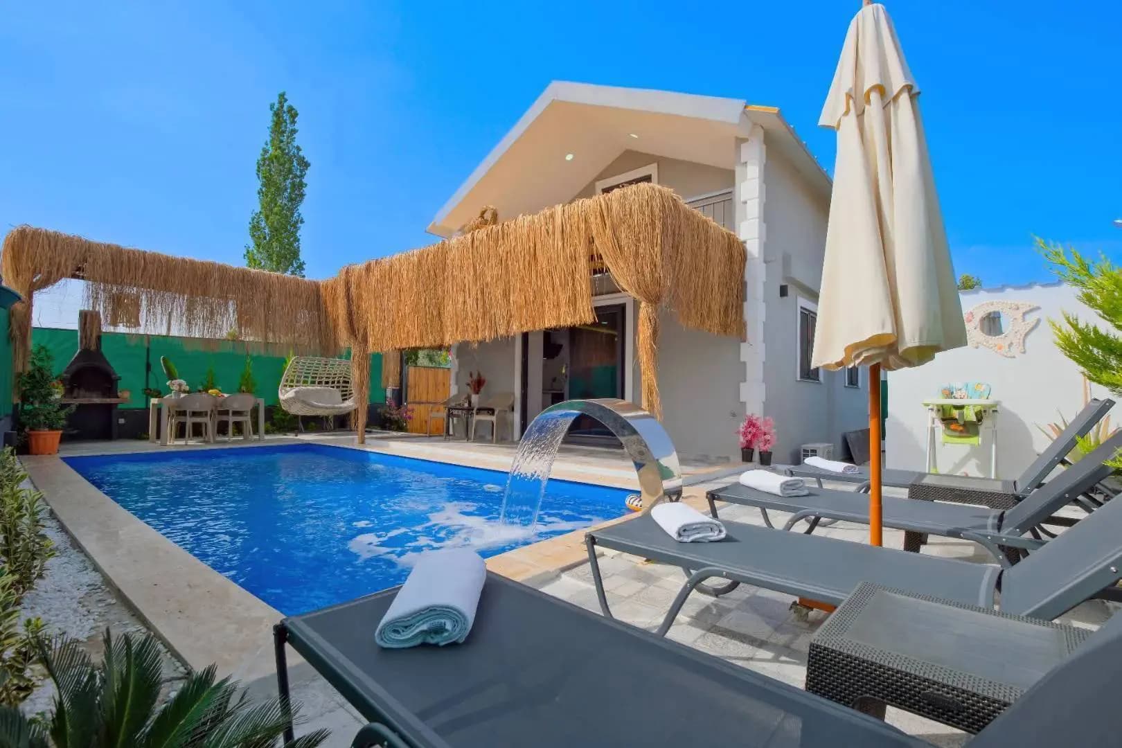 Fethiye Çamköy'de Nezih Konumda, Özel Havuzlu, Konforlu Villa görsel 2