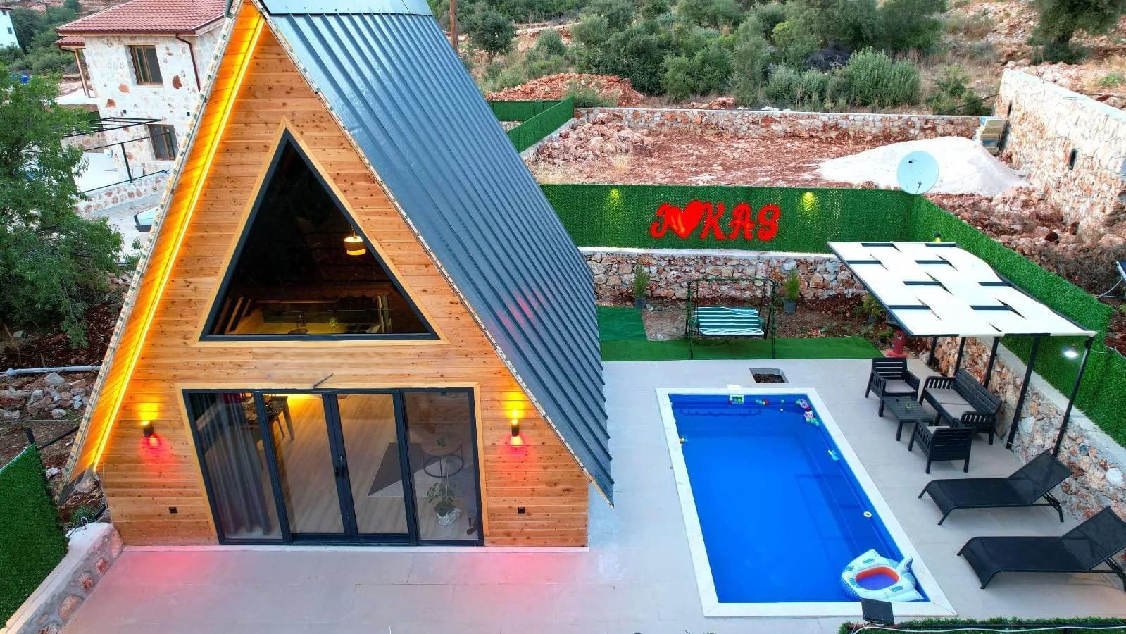Kaş Bayındır'da Minimalist Tasarımlı, Özel Havuzlu, 2+1 Bungalov görsel 1