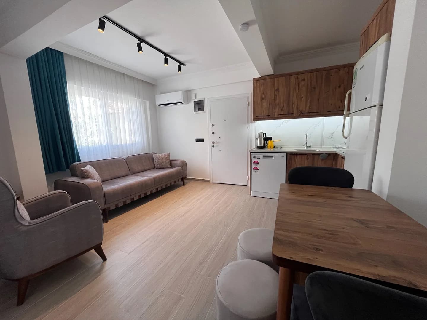 Fethiye Kesikkapı'da Nezih Konumda, Modern, 1+1 Apart görsel 1