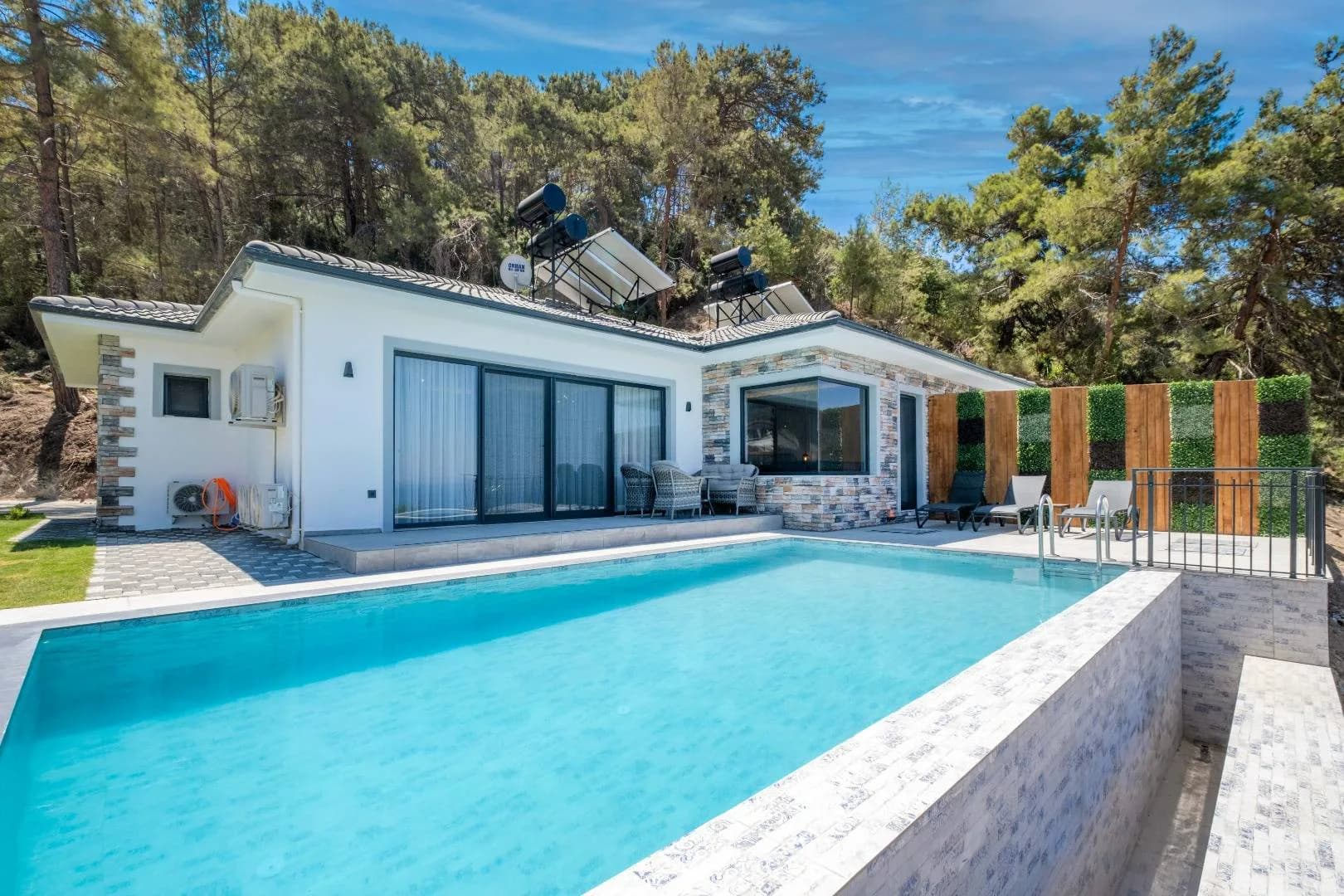 Fethiye Faralya'da Yemyeşil Doğada, Özel Havuzlu, Konforlu Villa görsel 1