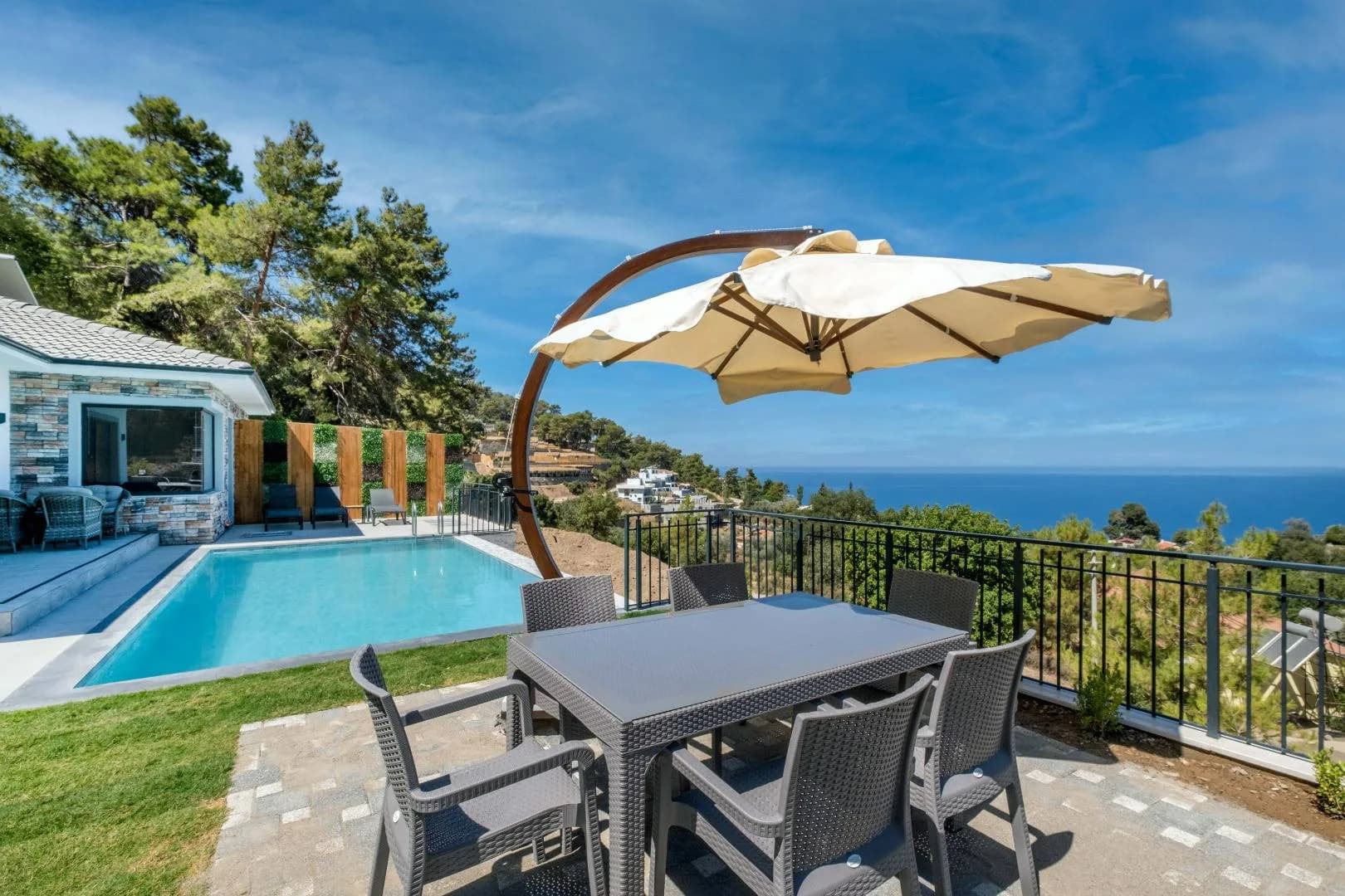 Fethiye Faralya'da Yemyeşil Doğada, Özel Havuzlu, Konforlu Villa görsel 2
