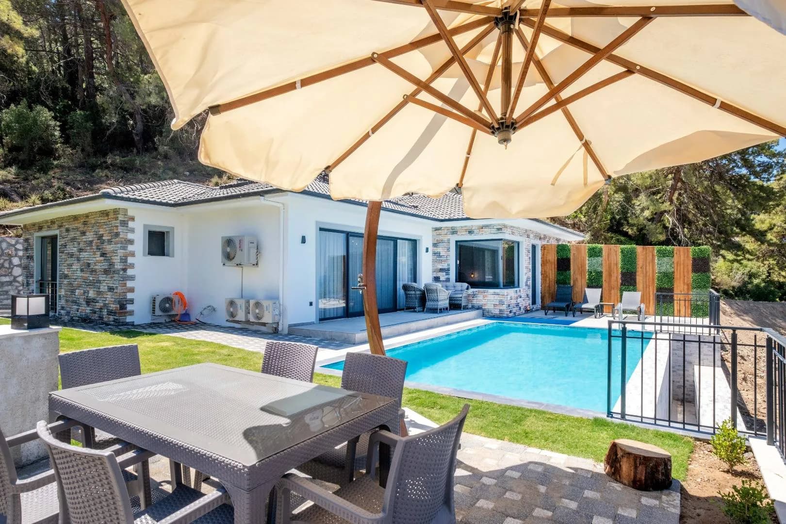 Fethiye Faralya'da Yemyeşil Doğada, Özel Havuzlu, Konforlu Villa görsel 3