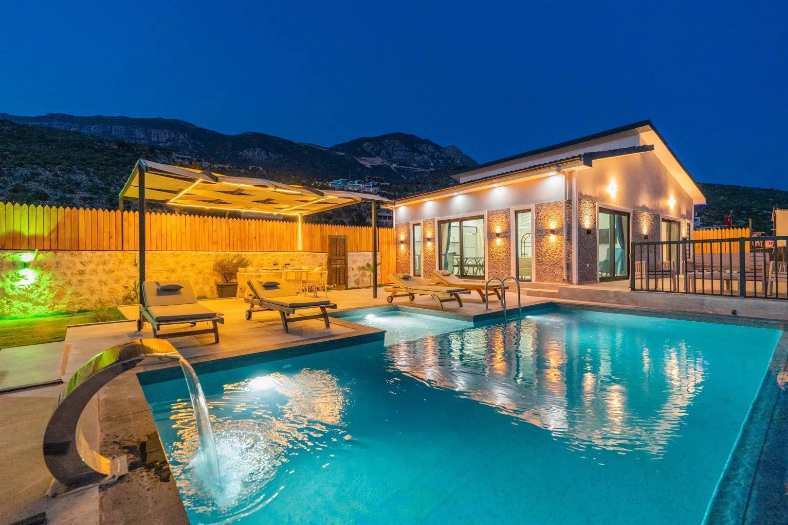 Kaş Bezirgan'da Konforlu Tasarımlı, Özel Havuzlu, 2+1 Villa görsel 1