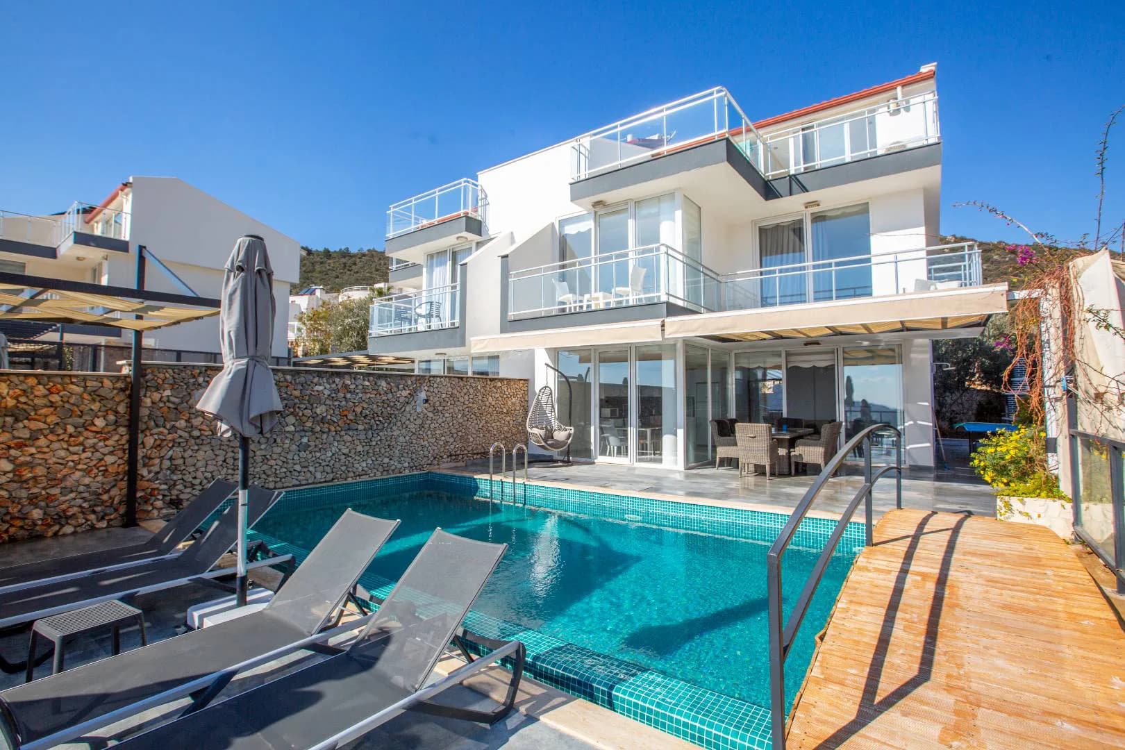 Kaş Kalkan'da Merkezi Konumda, Özel Havuzlu, Modern Villa görsel 1