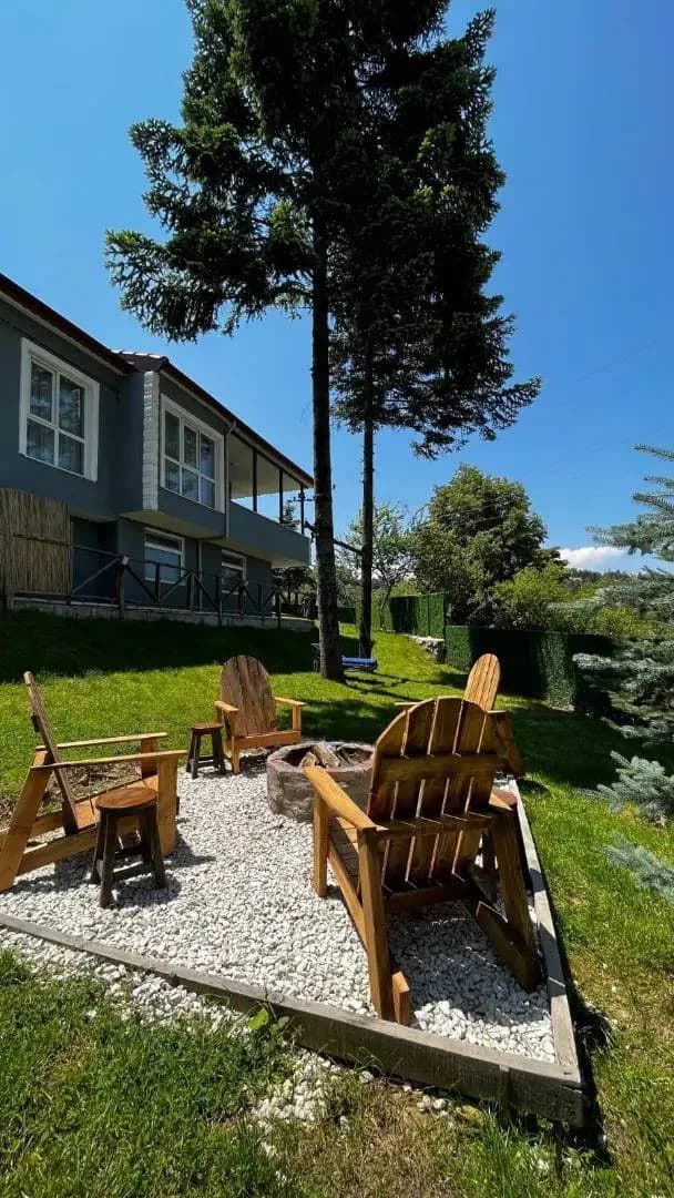 Sapanca'da Geniş Bahçeli, Isıtmalı Havuzlu, Kiralık Müstakil Villa görsel 1