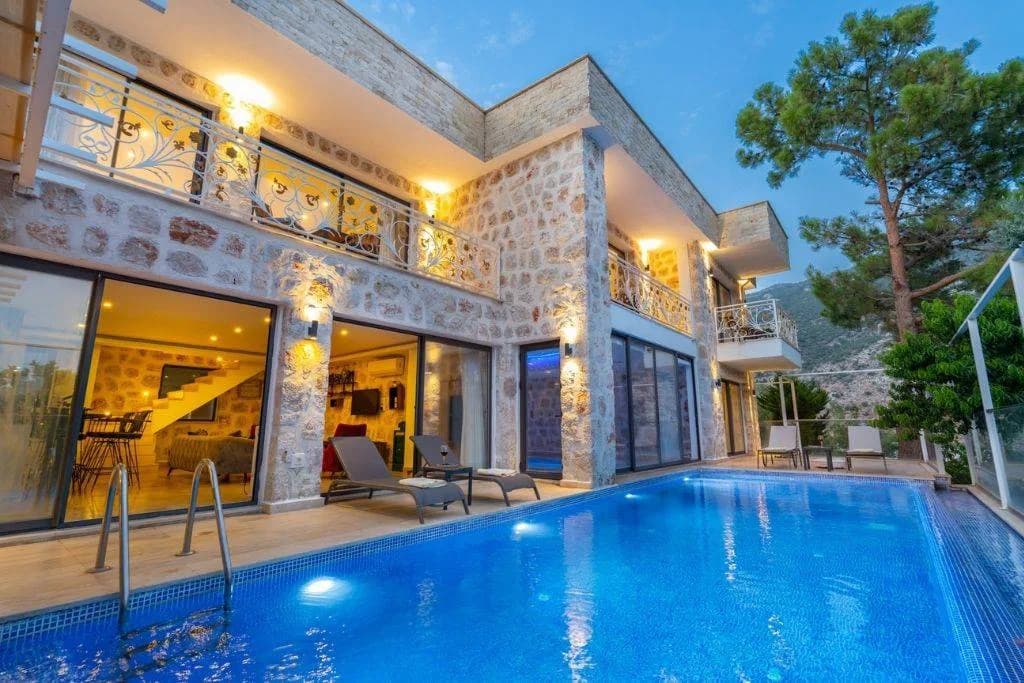 Kaş İslamlar'da Kalabalık Ailelere Uygun, Kapalı Havuzlu, Kiralık Villa görsel 1
