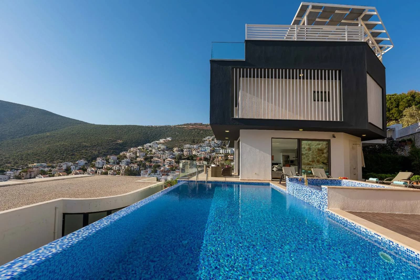 Kaş Kalkan'da Geniş Ailelere Uygun, Sonsuzluk Havuzlu, Modern Villa görsel 3