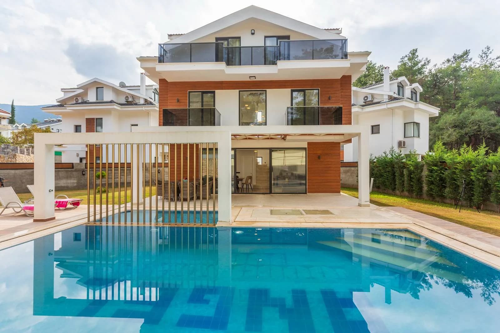 Fethiye Ölüdeniz'de Büyük Ailelere Uygun, Özel Havuzlu, Nezih Villa görsel 1