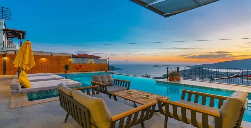 Kaş Kalkan'da Enfes Deniz Manzaralı, Özel Havuzlu, 3+1, Kiralık Villa görsel 1