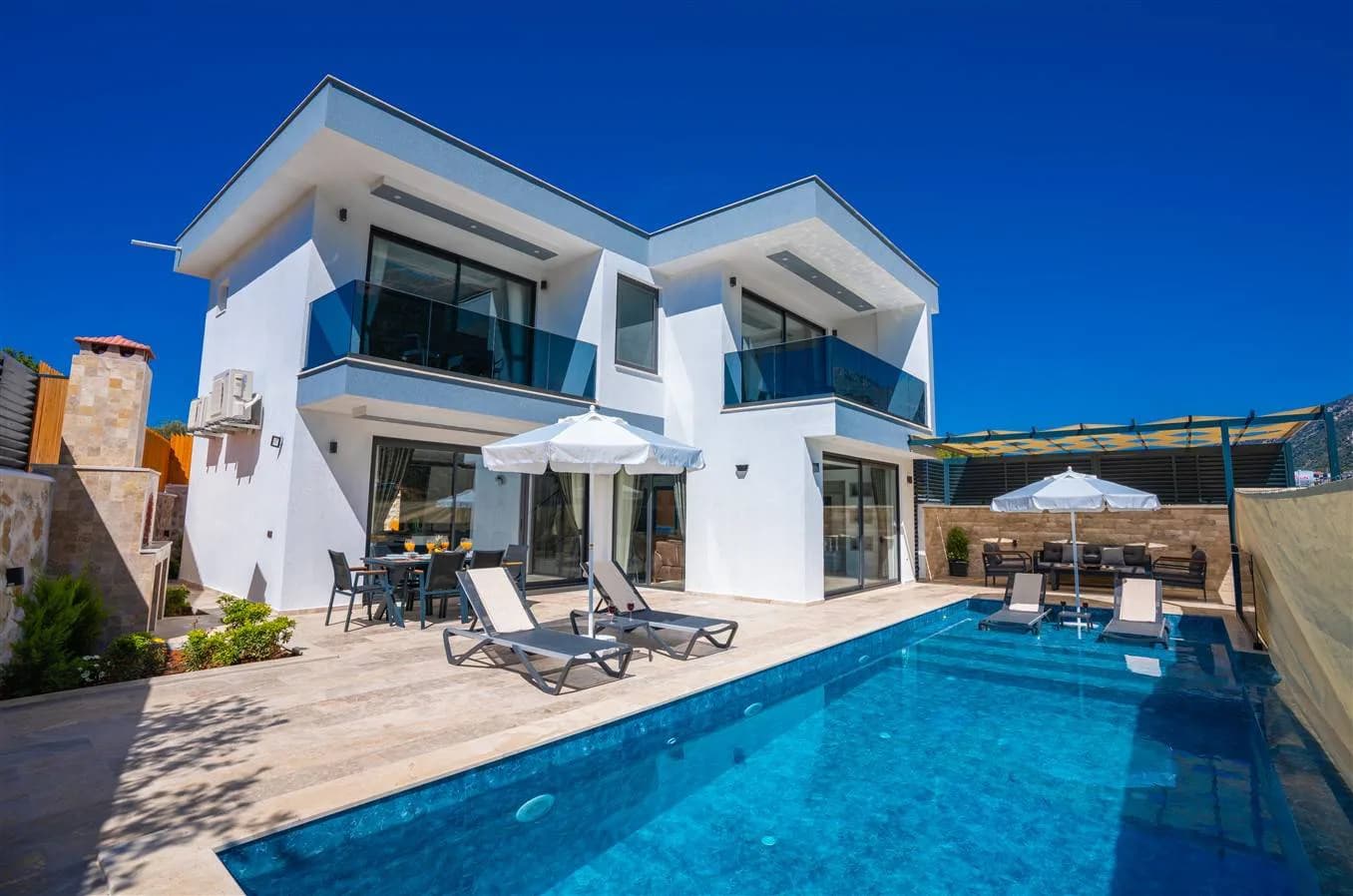 Kaş Bezirgan'da Çekirdek Ailelere Uygun, Özel Havuzlu, Modern Villa görsel 1
