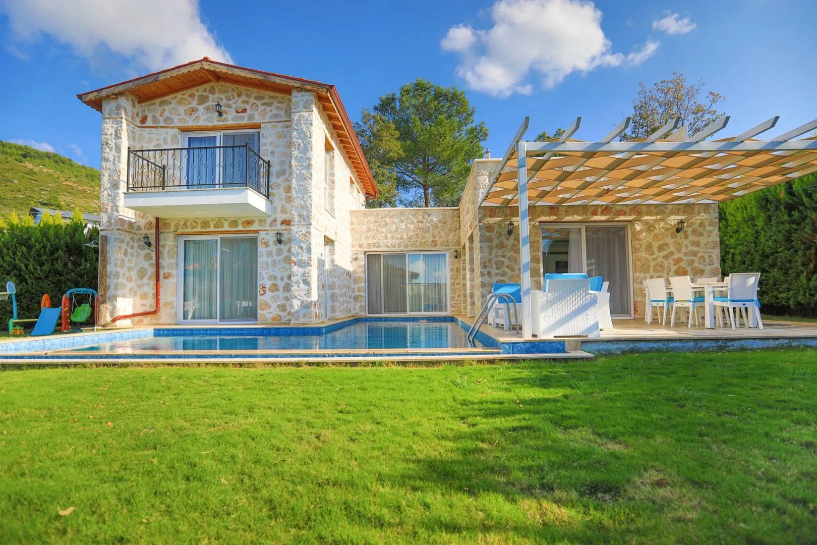 Kaş Üzümlü'de Geniş Ailelere Uygun, Özel Havuzlu, Konforlu Villa görsel 1