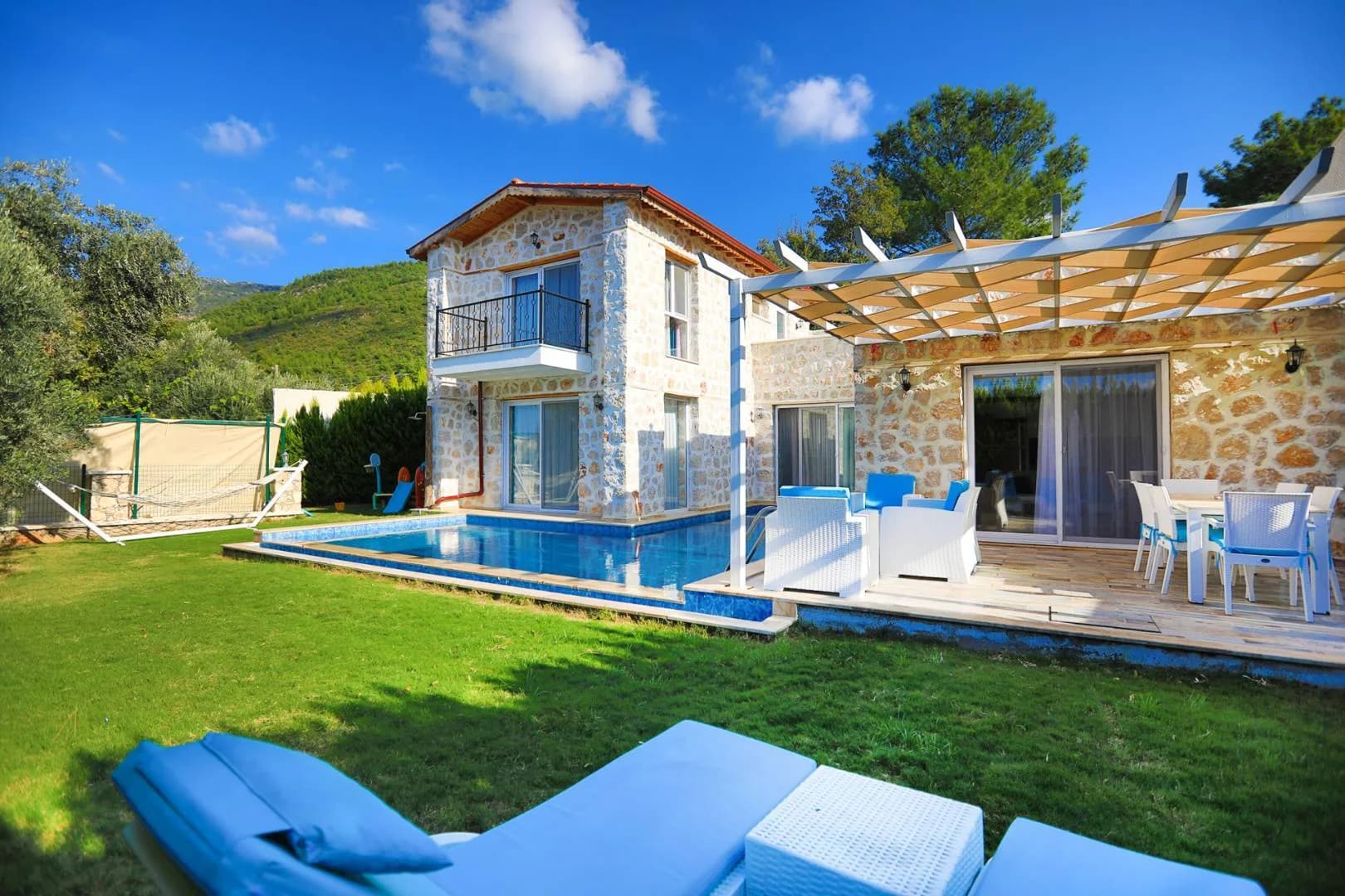 Kaş Üzümlü'de Geniş Ailelere Uygun, Özel Havuzlu, Konforlu Villa görsel 3