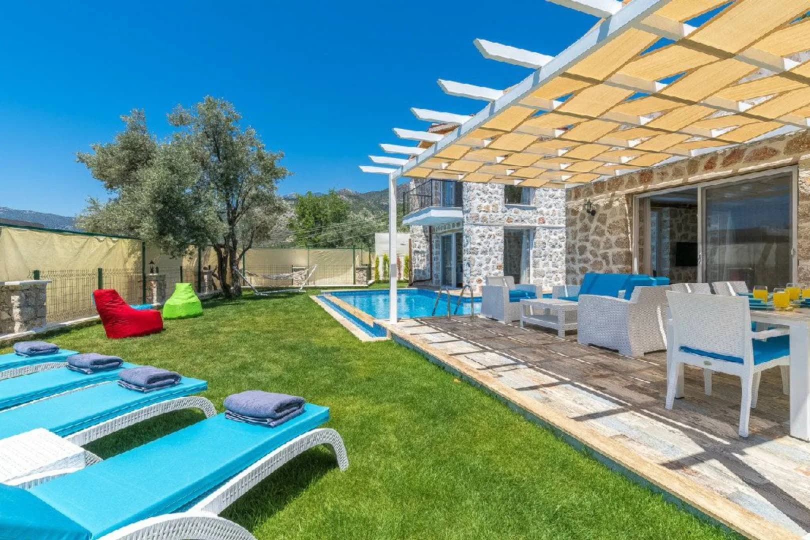 Kaş Üzümlü'de Geniş Ailelere Uygun, Özel Havuzlu, Konforlu Villa görsel 2