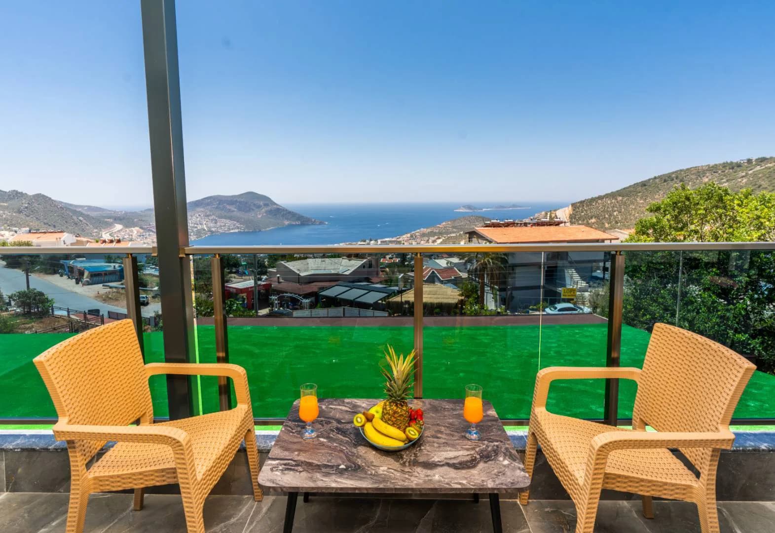 Kalkan Kördere'de Merkezi Konumda, Deniz Manzaralı, Konforlu Suit görsel 1