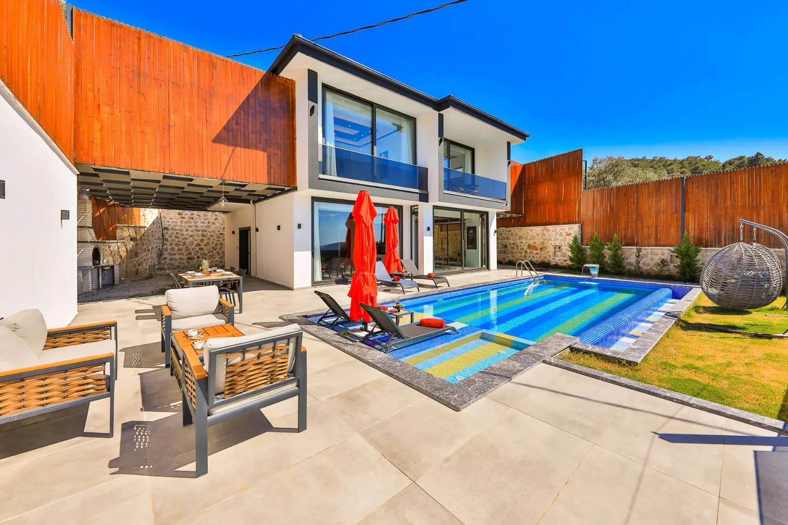 Kaş İslamlar'da Modern Tasarımlı, Özel Havuzlu, Olanaklı Villa görsel 1