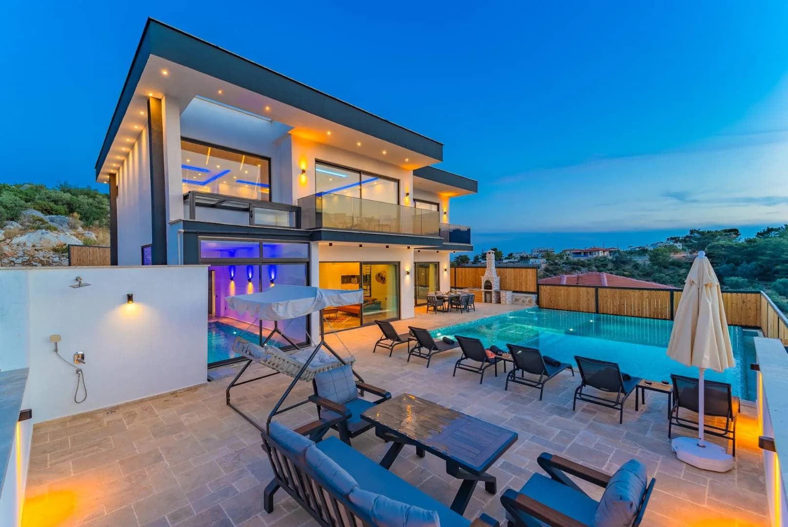 Kalkan Akbel'de Enfes Doğada, Açık ve Kapalı Havuzlu, Modern Villa görsel 1