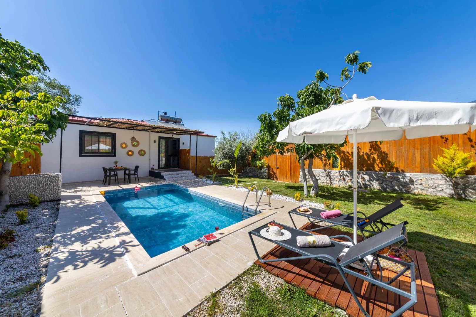 Kaş Üzümlü'de Geniş Bahçeli, Balayı Konseptli, Kiralık Villa görsel 1