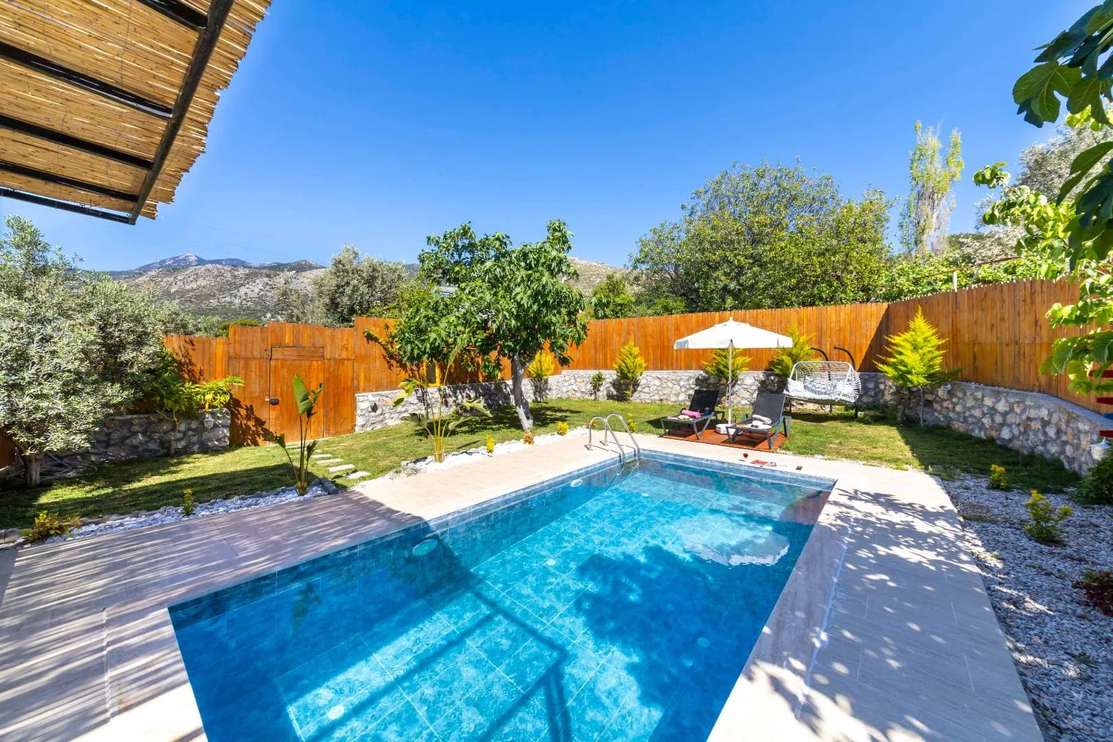 Kaş Üzümlü'de Geniş Bahçeli, Balayı Konseptli, Kiralık Villa görsel 3