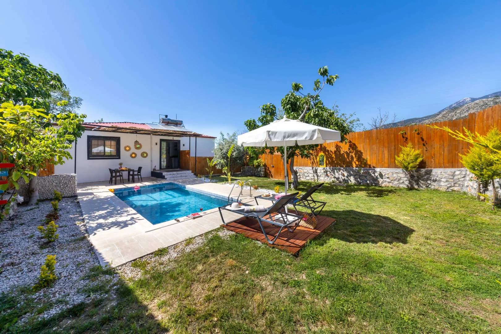 Kaş Üzümlü'de Geniş Bahçeli, Balayı Konseptli, Kiralık Villa görsel 2