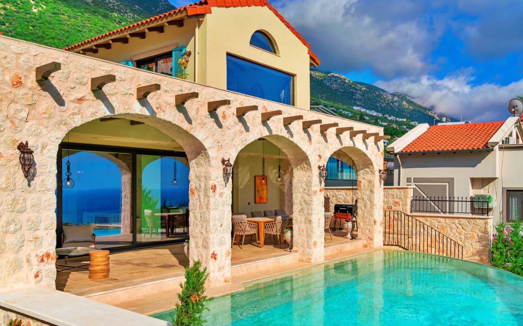 Kaş Kalkan'da Muhteşem Mimariye Sahip, Özel Havuzlu, Konforlu Villa görsel 1