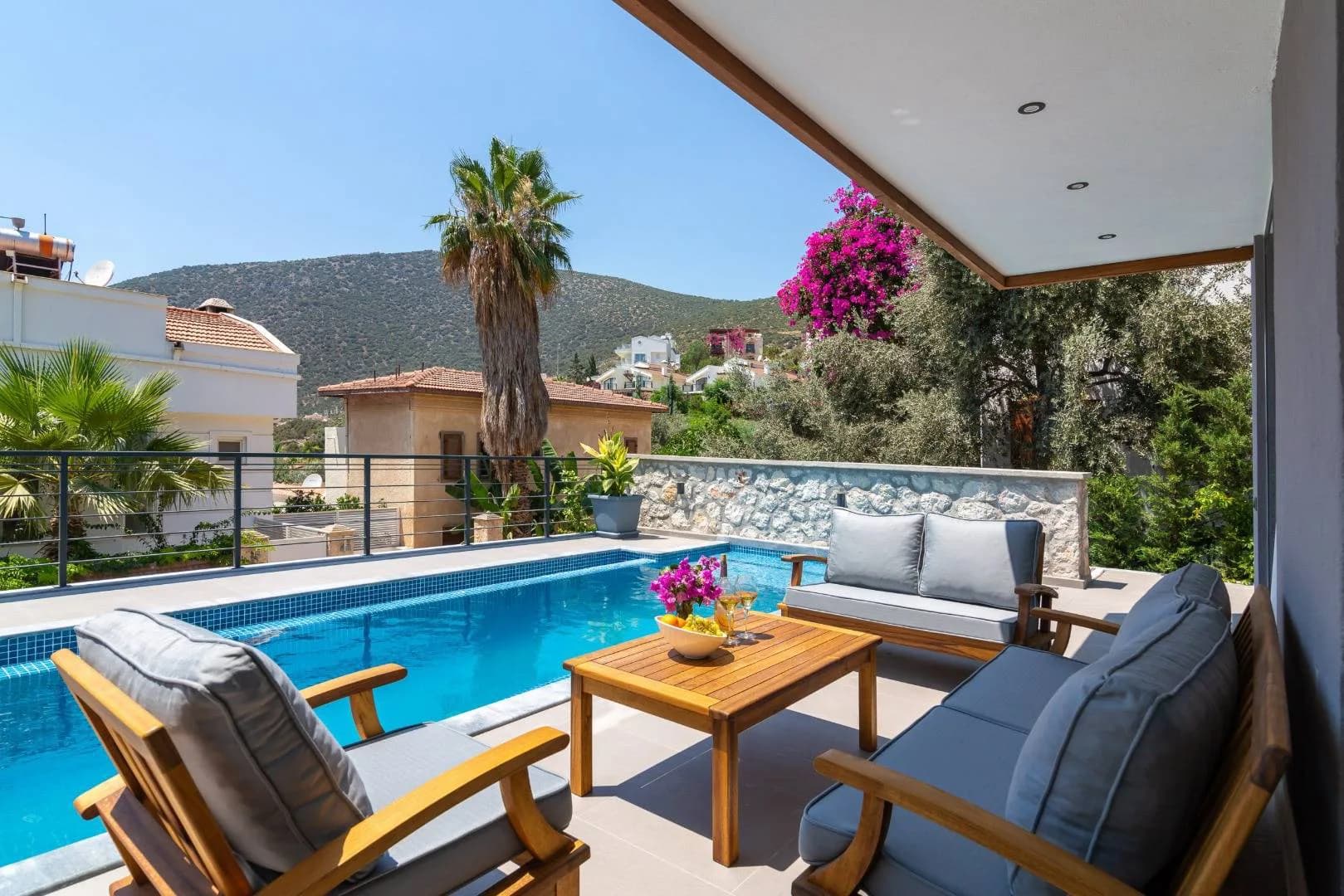 Kaş Kalkan'da Deniz ve Şehir Manzaralı, Özel Havuzlu, Kiralık Villa görsel 2
