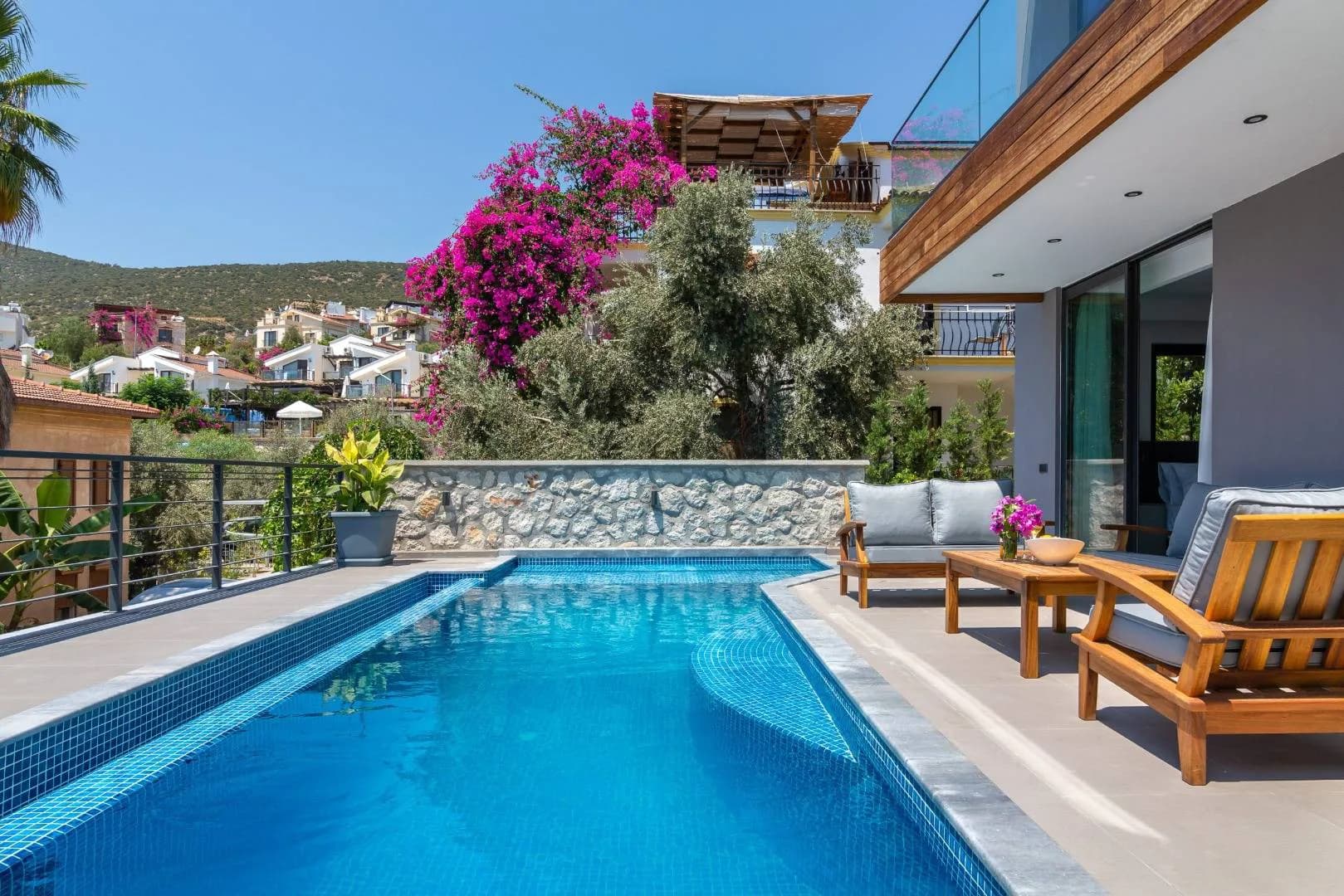 Kaş Kalkan'da Deniz ve Şehir Manzaralı, Özel Havuzlu, Kiralık Villa görsel 3