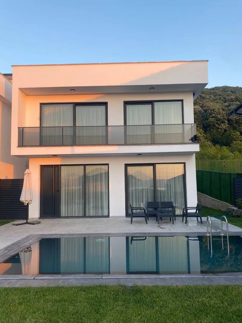 Sapanca Kırkpınar'da Geniş Bahçe İçerisinde, Özel Havuzlu, Lüks Villa görsel 1
