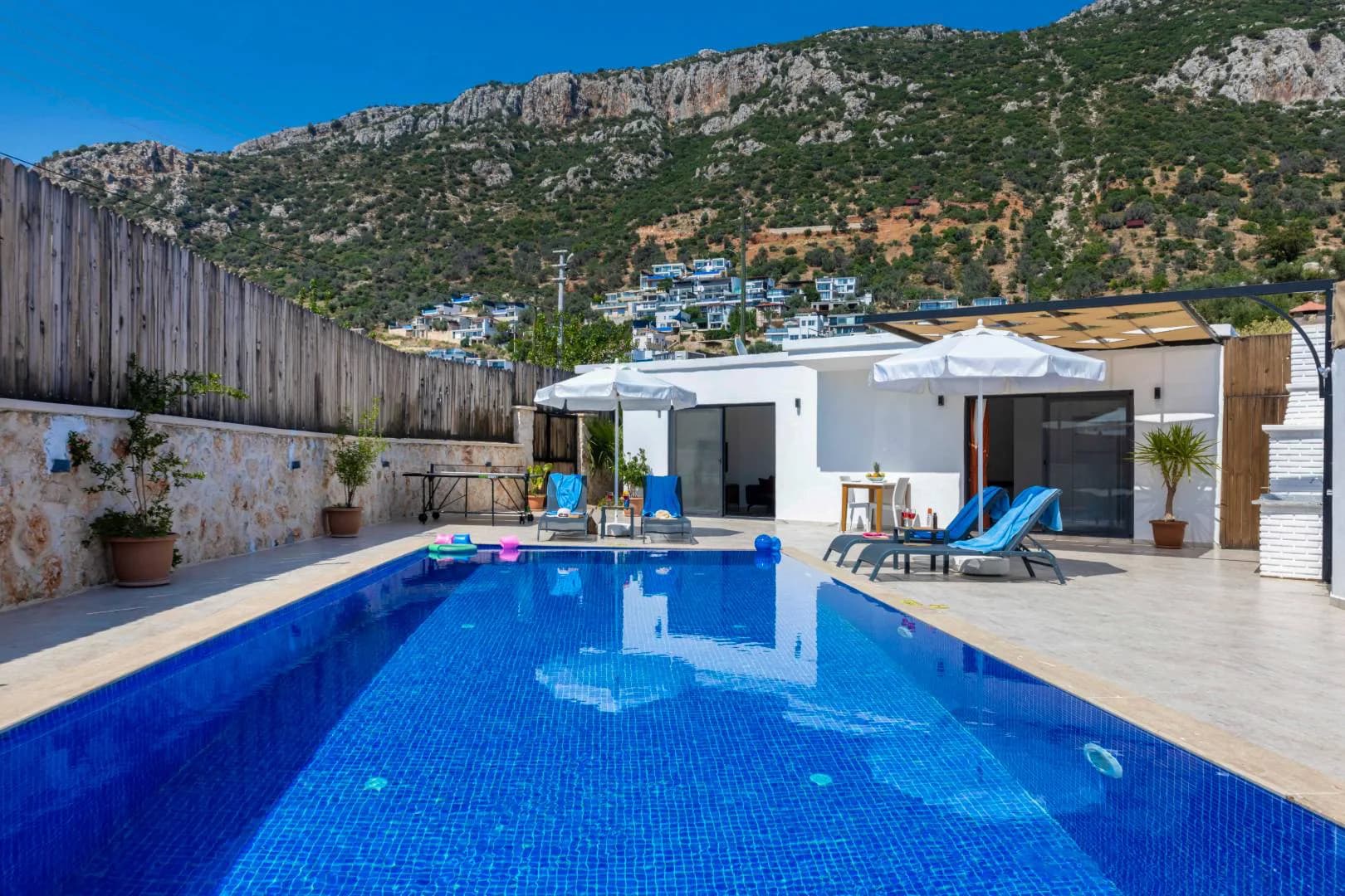 Kaş Bezirgan'da Doğa İle İç İçe, Özel Havuzlu, Konforlu Villa görsel 1