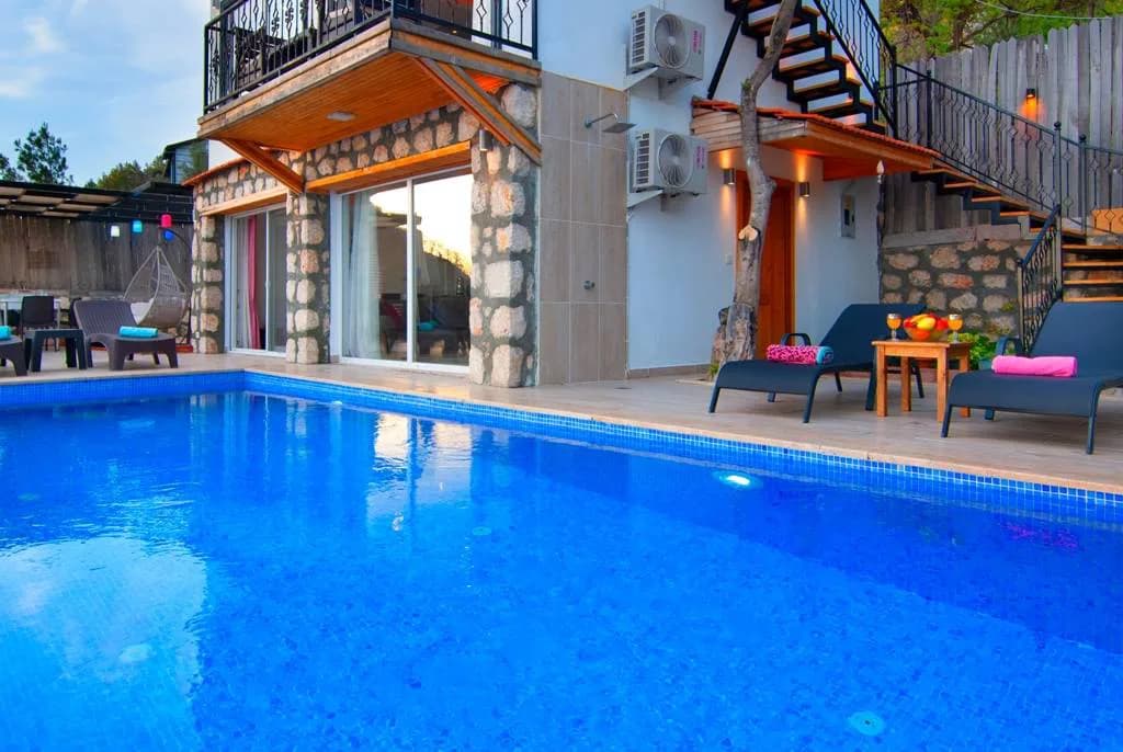 Kaş Üzümlü'de Sessiz Konumda, Özel Havuzlu, 4 Kişilik, Konforlu Villa görsel 2
