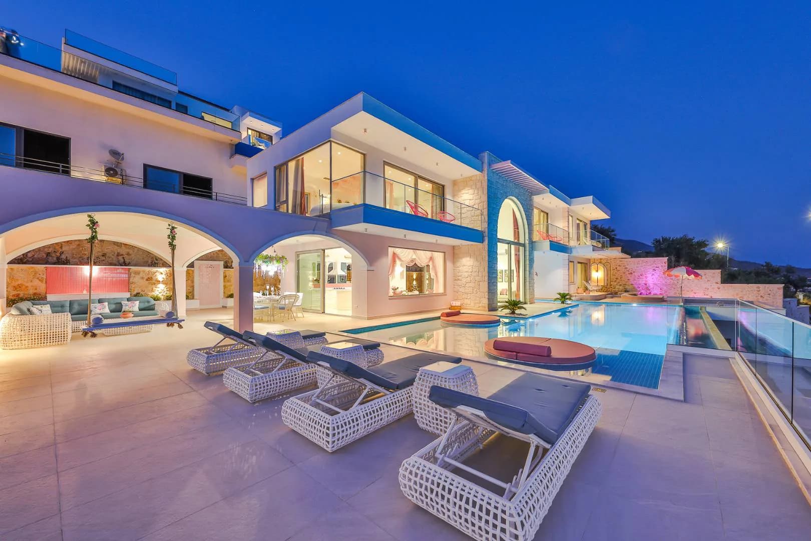 Kalkan Kalamar'da Geniş Ailelere Uygun, Özel Havuzlu, Manzaralı Villa görsel 3