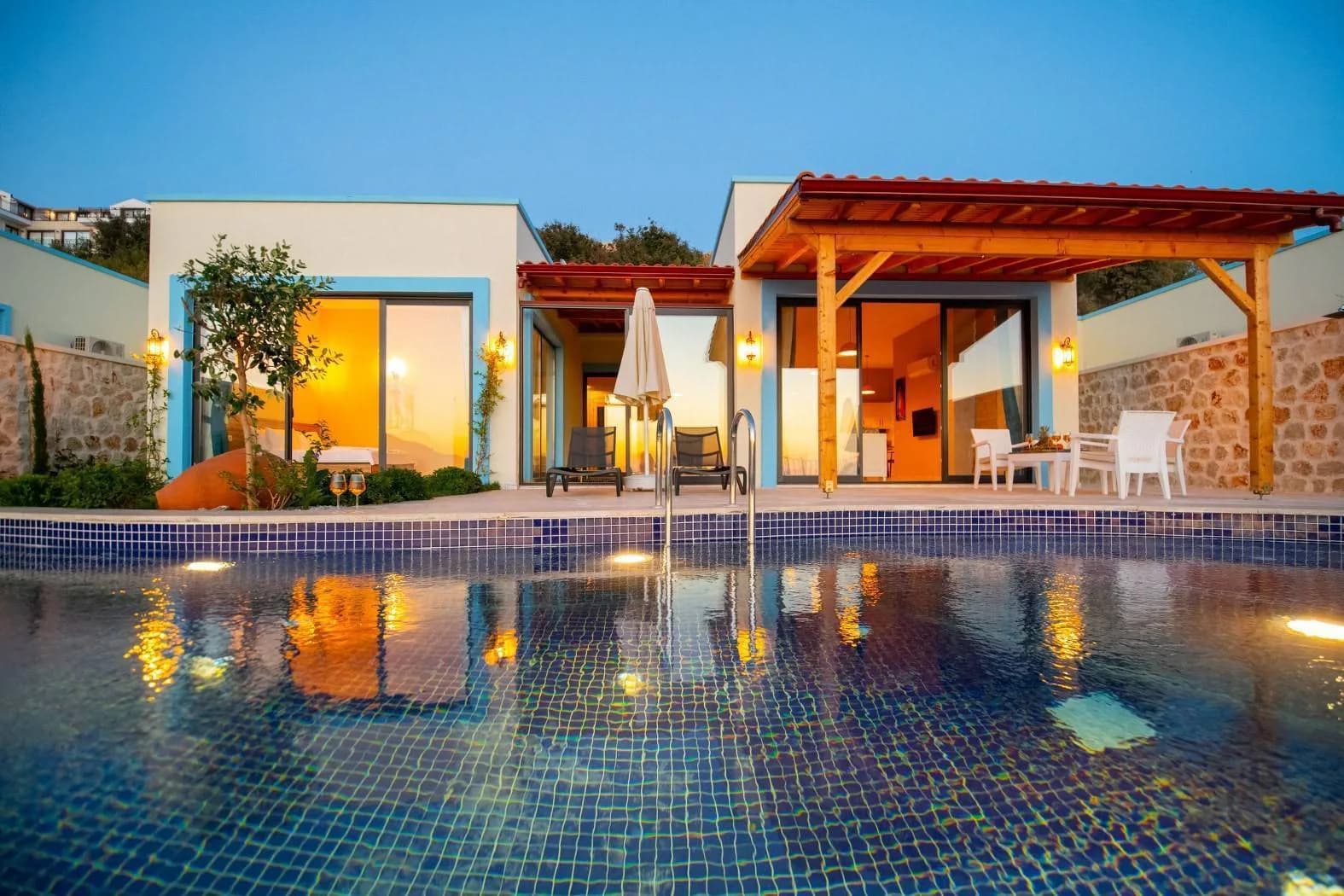 Kaş Yeşilköy'de Çekirdek Ailelere Uygun, Kapalı Havuzlu, Modern Villa görsel 1