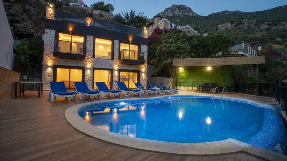 Kaş İslamlar'da Göz Alıcı Deniz Manzaralı, Özel Havuzlu, Nezih Villa görsel 1