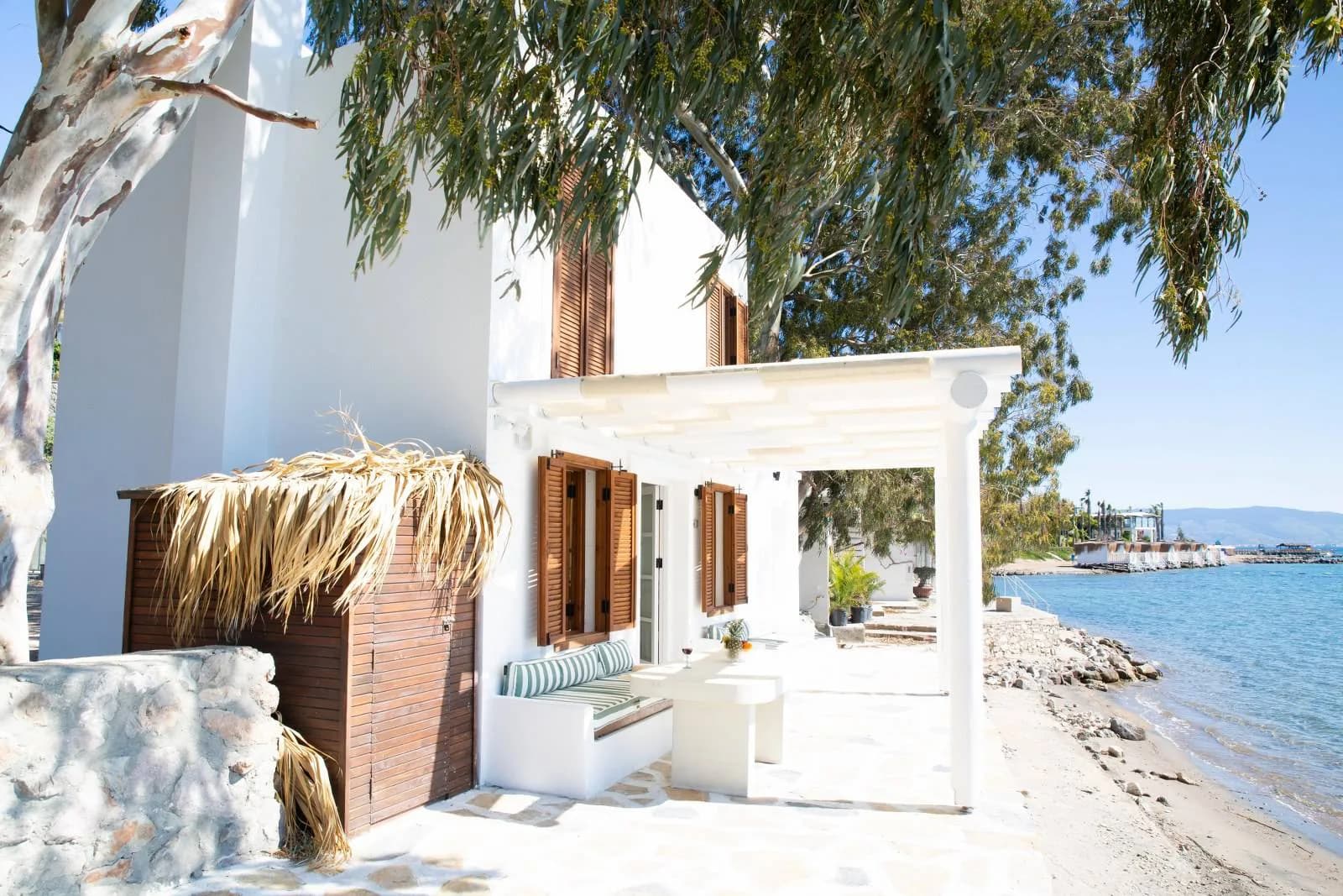Bodrum Akyarlar'da Denize Sıfır, Modern Tasarıma Sahip, Otantik Villa görsel 2