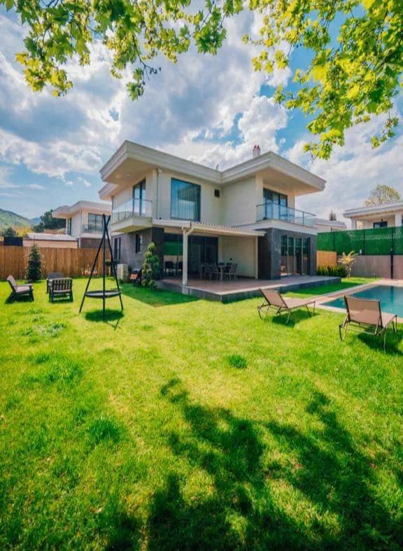 Sapanca Kırkpınar'da Elverişli Konumda, Isıtmalı Havuzlu, Lüks Villa görsel 1
