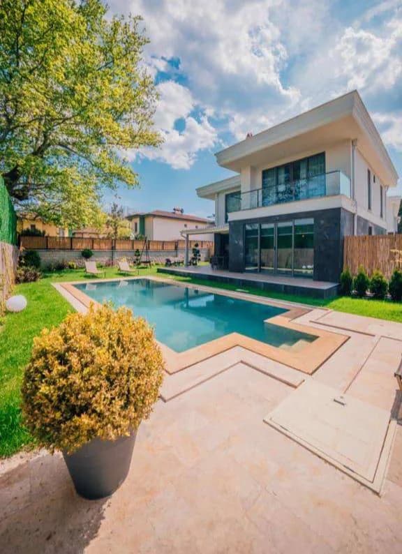 Sapanca Kırkpınar'da Elverişli Konumda, Isıtmalı Havuzlu, Lüks Villa görsel 2