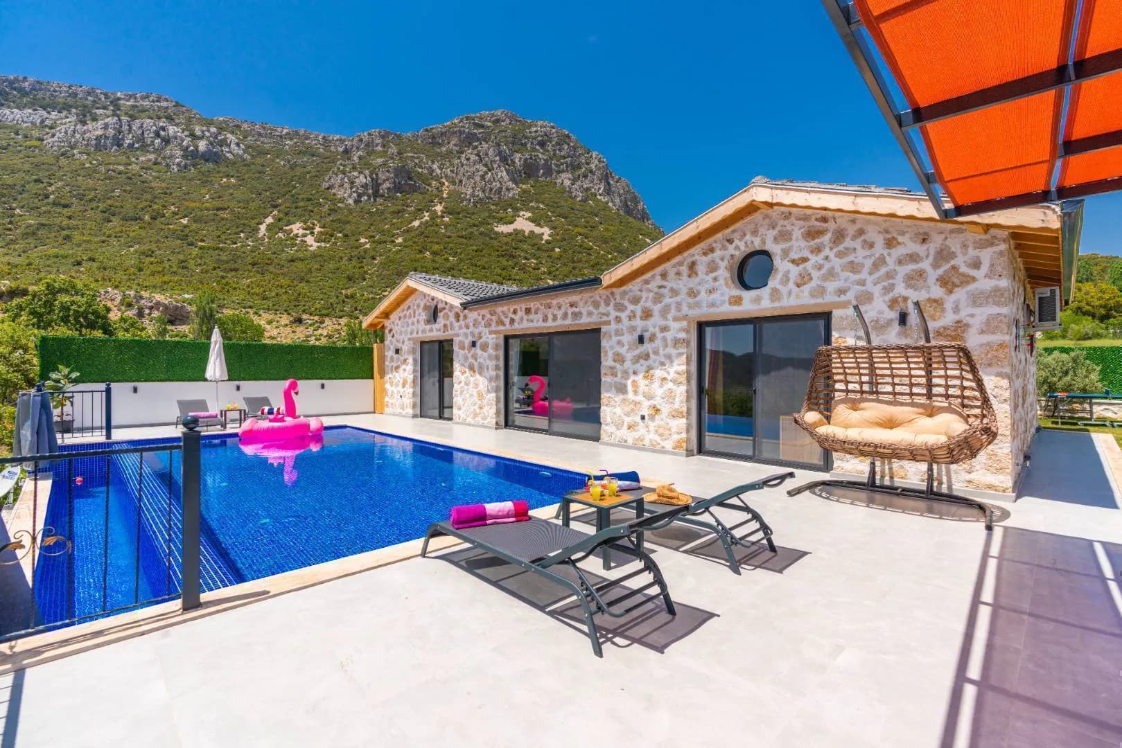 Kaş Bezirgan'da Doğa Manzaralı, Sonsuzluk Havuzlu, Jakuzili Villa görsel 1