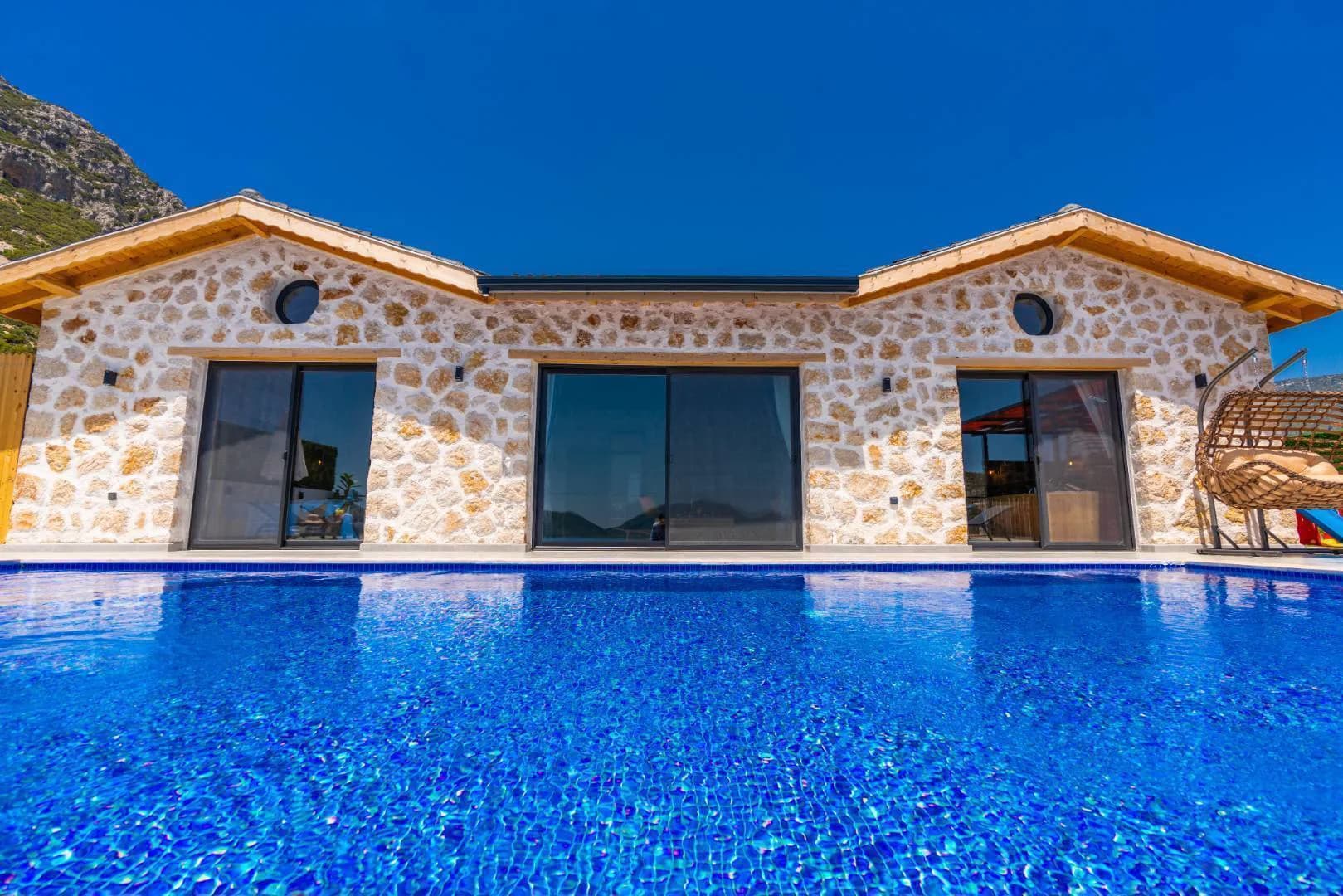 Kaş Bezirgan'da Doğa Manzaralı, Sonsuzluk Havuzlu, Jakuzili Villa görsel 2
