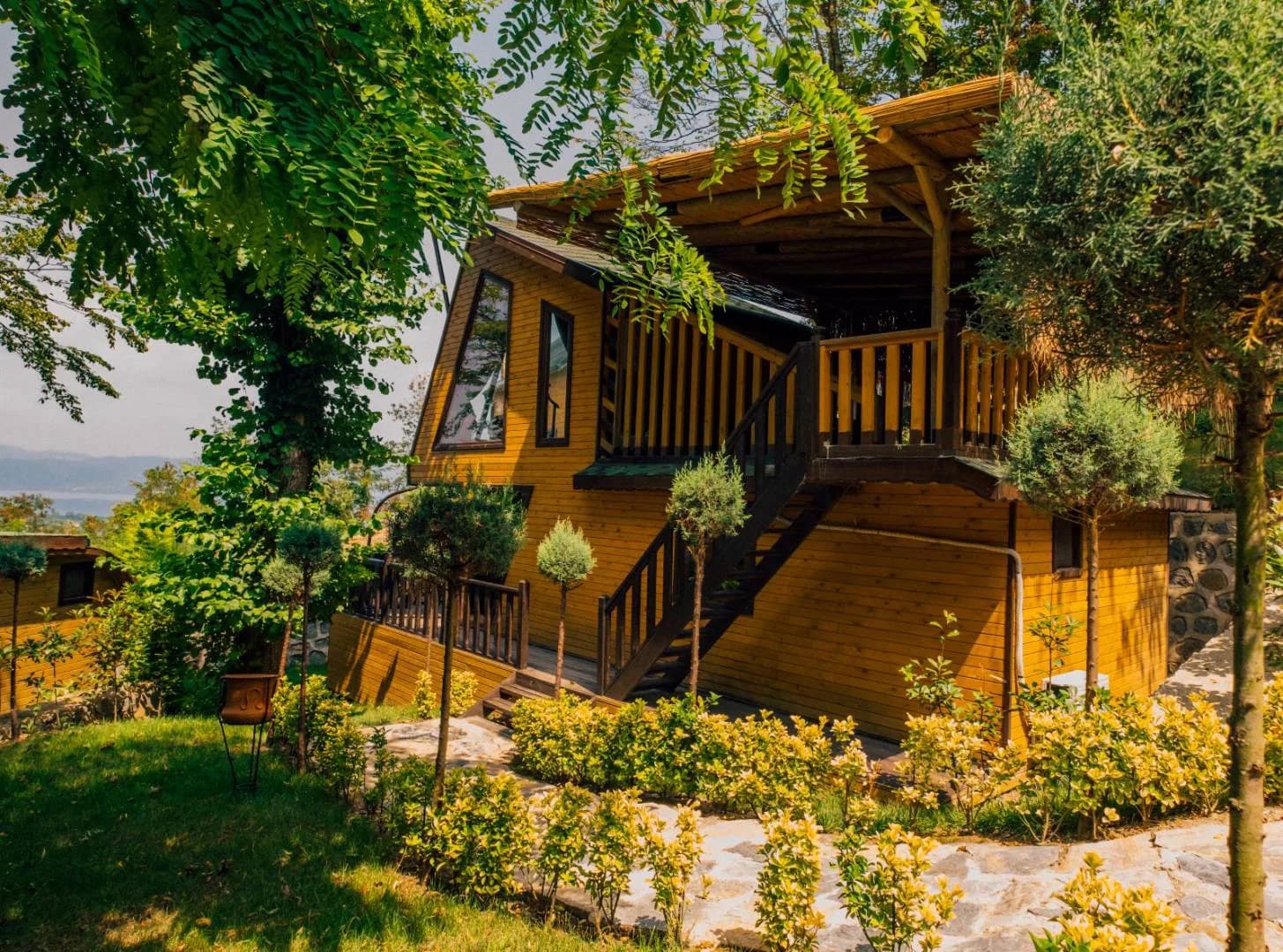 Sapanca Nailiye'de Balayı Çiftlerine Uygun, Minimalist, Lüks Bungalov görsel 1