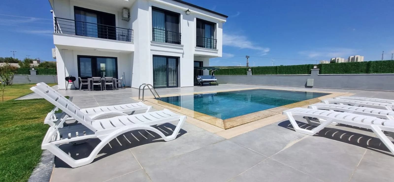 Didim Yeniköy'de Sakin Konumda, Özel Havuzlu, 10 Kişilik Villa görsel 1
