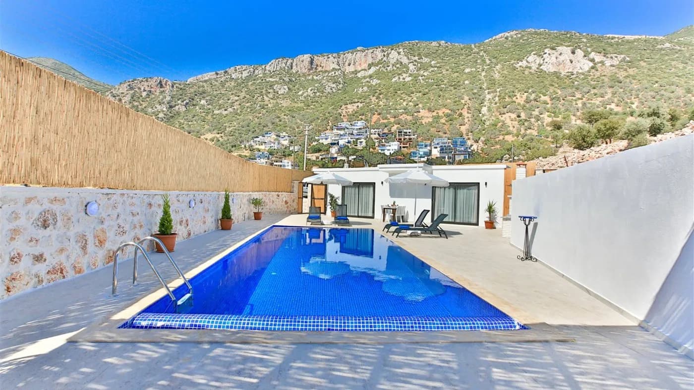Kaş Bezirgan'da Merkeze Yakın, Özel Havuzlu, Jakuzili Villa görsel 2