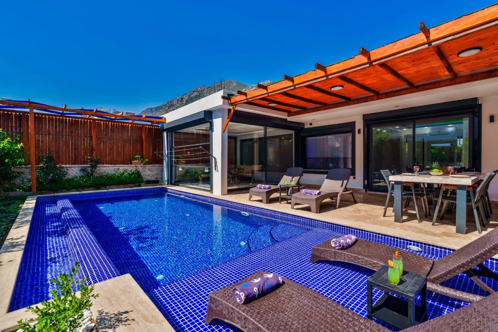 Kaş Bezirgan'da Modern Tasarıma Sahip, Özel Havuzlu, Konforlu Villa görsel 2