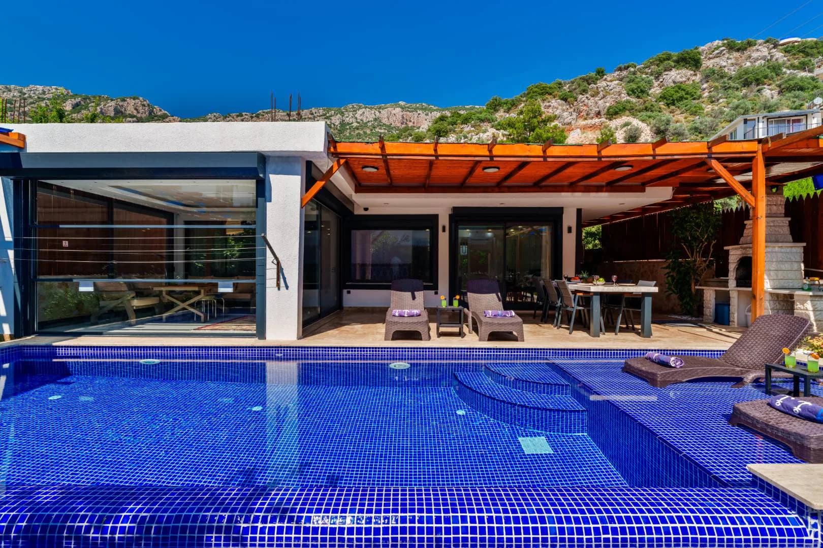 Kaş Bezirgan'da Modern Tasarıma Sahip, Özel Havuzlu, Konforlu Villa görsel 3