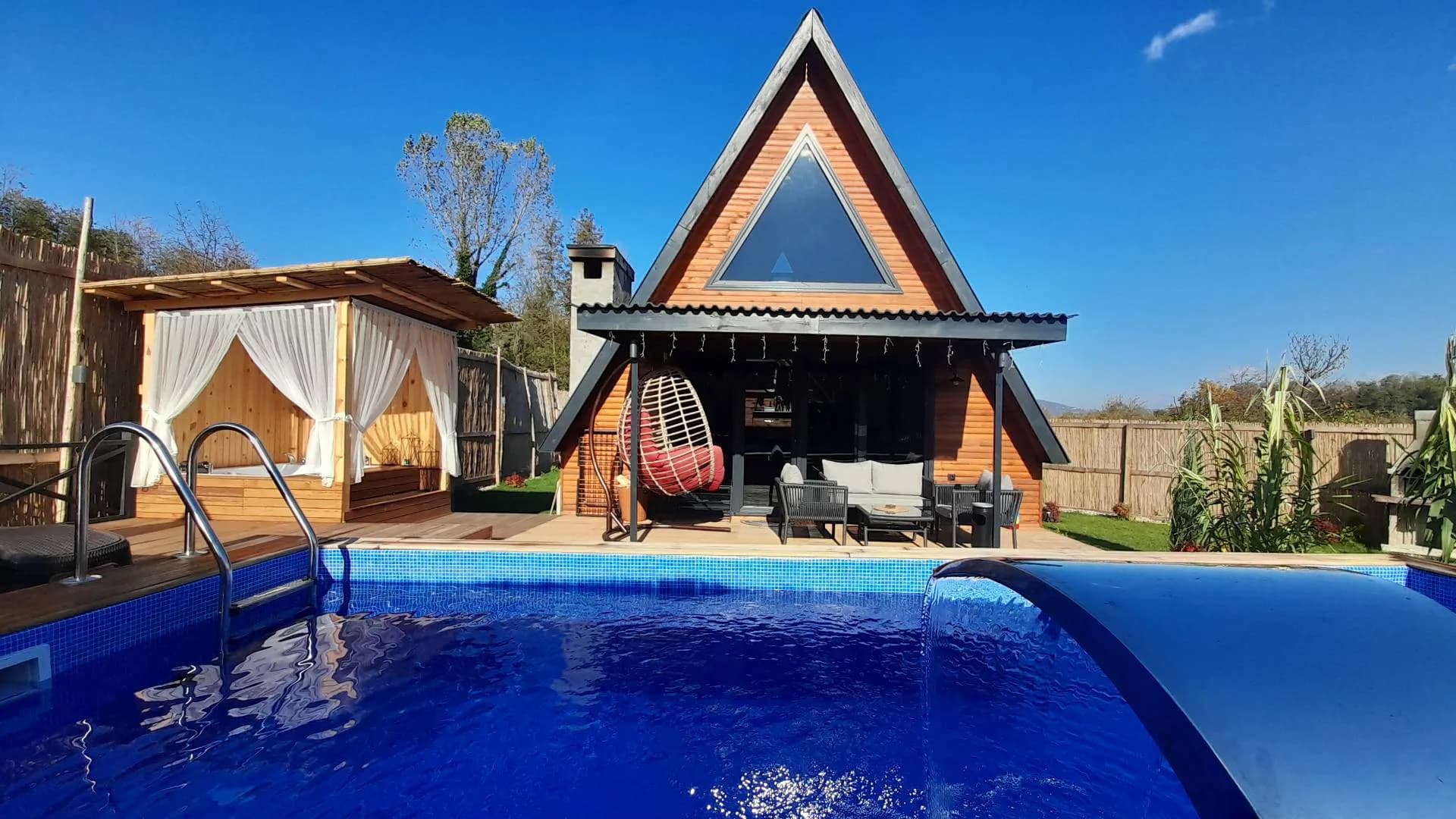 Sapanca Rüstempaşa'da Modern Tasarımlı, Özel Havuzlu, Kiralık Bungalov görsel 1