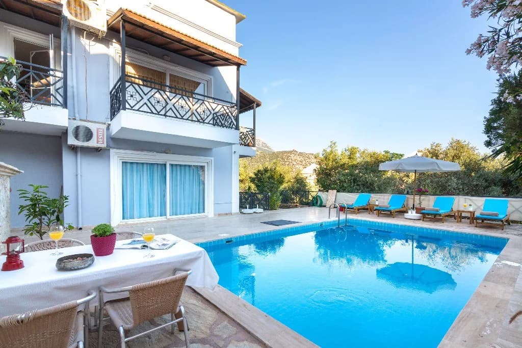 Kalkan'da Merkeze Yürüyüş Mesafesinde, Ortak Havuzlu, Kiralık Suit görsel 1