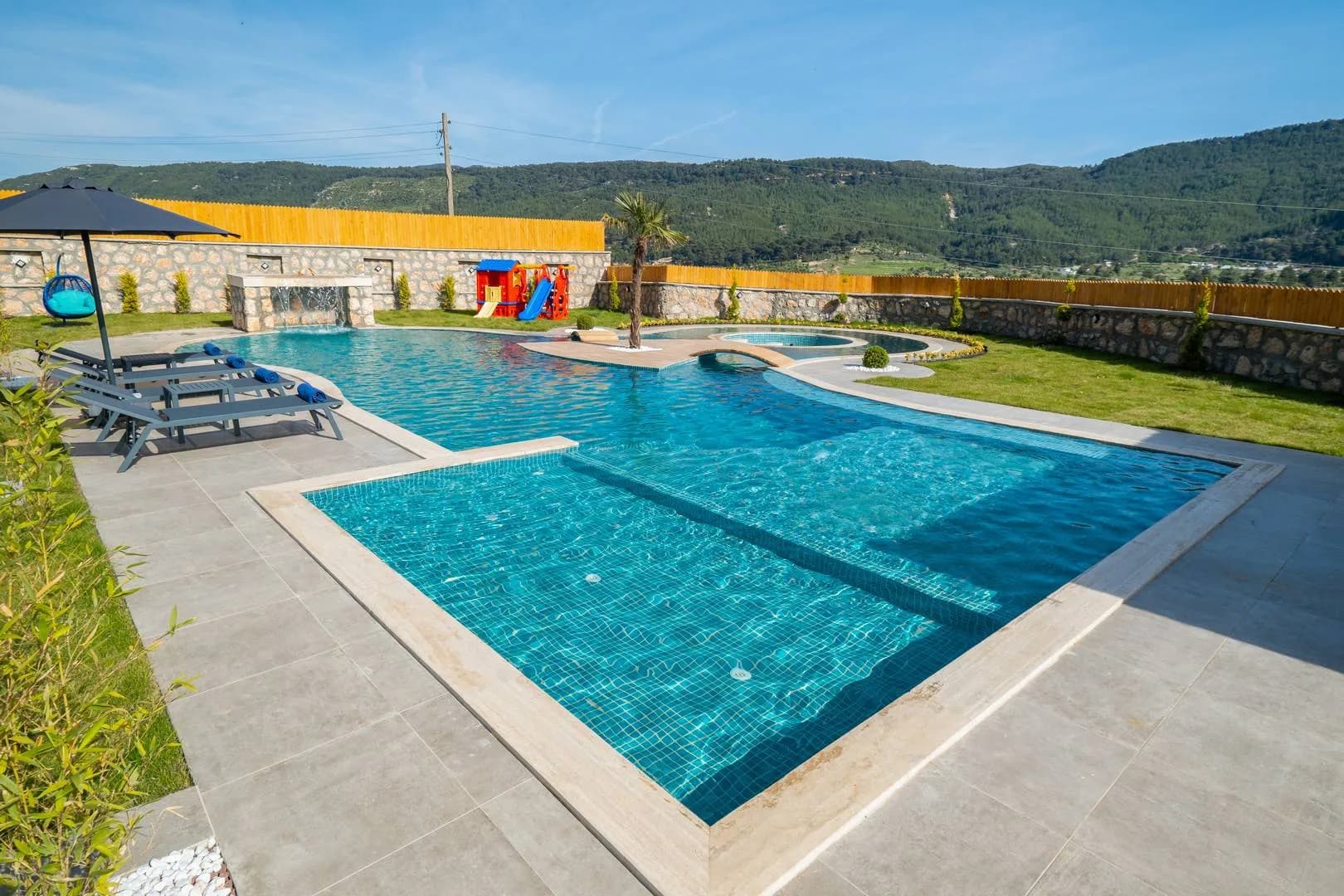 Kaş Sarıbelen'de Çocuk Oyun Alanlı, Geniş Havuzlu, Kiralık Villa görsel 2