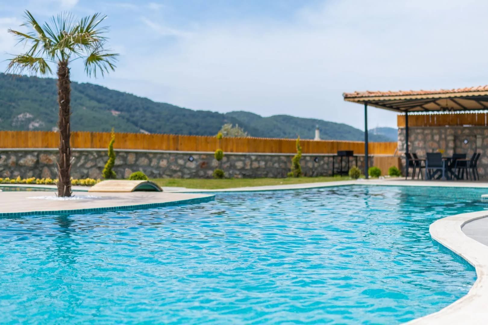 Kaş Sarıbelen'de Çocuk Oyun Alanlı, Geniş Havuzlu, Kiralık Villa görsel 3